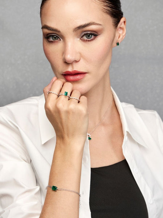Pulsera Estelar con Esmeralda en Plata 925 y Baño de Oro Blanco de 18 kt.