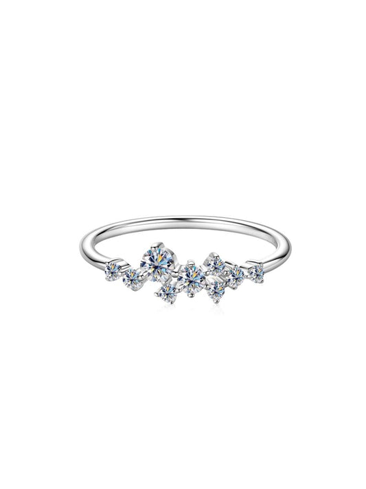 Anillo Vía Láctea con Diamantes Moissanite en Plata 925 y Baño de Oro Blanco de 18 kt.