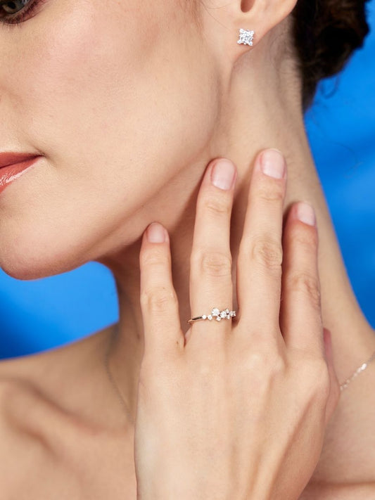 Anillo Vía Láctea con Diamantes Moissanite en Plata 925 y Baño de Oro Blanco de 18 kt.
