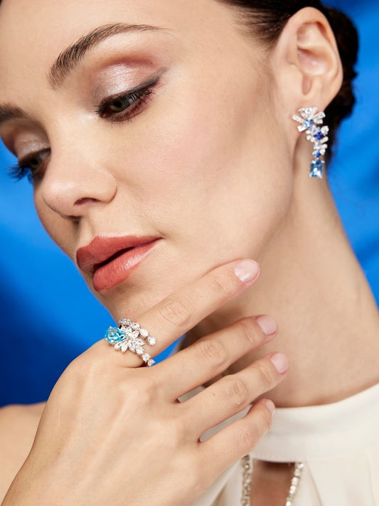 Anillo Lyra con Zirconia Crushed Ice en Plata 925 y Baño de Oro Blanco de 18 kt.