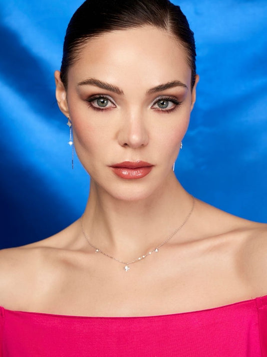 Collar Lluvia de Estrellas con Diamante Moissanite en Plata 925 y Baño de Oro Blanco de 18 kt.