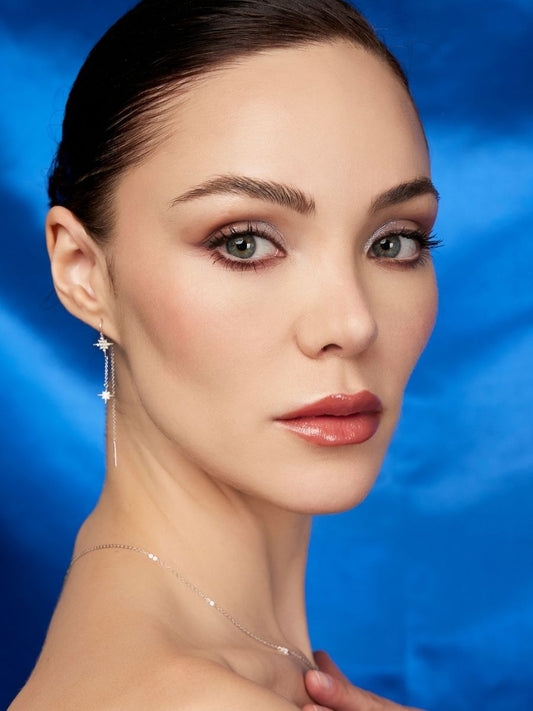 Aretes Lluvia de Estrellas con  Diamante Moissanite en Plata 925 y Baño de Oro Blanco de 18 kt.