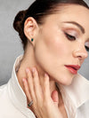 Aretes Astro con Esmeralda en Plata 925 y Baño de Oro Blanco de 18 kt.
