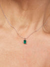 Collar Astro con Esmeralda en Plata 925 y Baño de Oro Blanco de 18 kt.