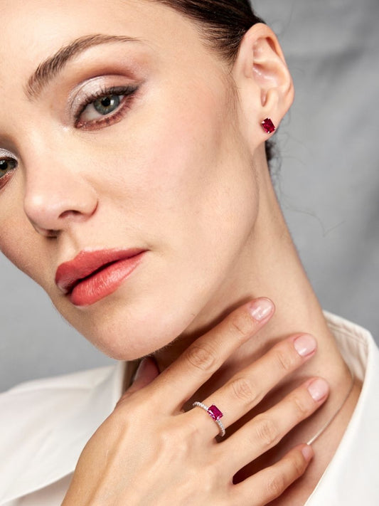Aretes Antares con Rubi en Plata 925 y Baño de Oro Blanco de 18 Kt.