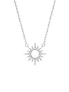 Collar Sol con Diamante Moissanite en Plata 925 y Baño de Oro Blanco de 18 kt.