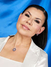 Collar Asteria con Zafiro Azul en Plata 925 y Baño de Oro Blanco de 18 kt.
