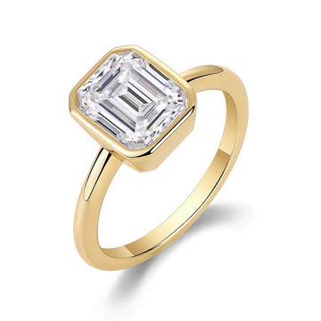 Anillo con Diamante Moissanite en Plata 925 y Baño de Oro Blanco de 18kt Corte Esmeralda